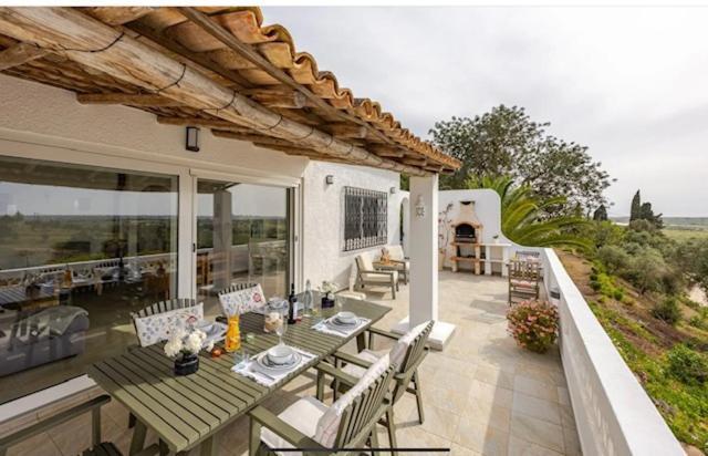 Luxury 2 Bedroom Villa On Quinta Da Saudade Pera Exterior photo